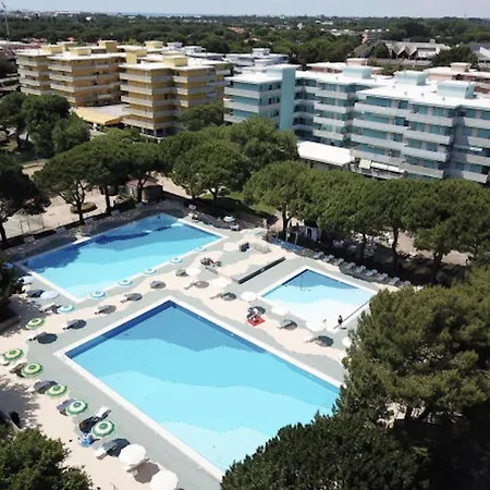 Functional Flat In A Pool Paradise Daire *